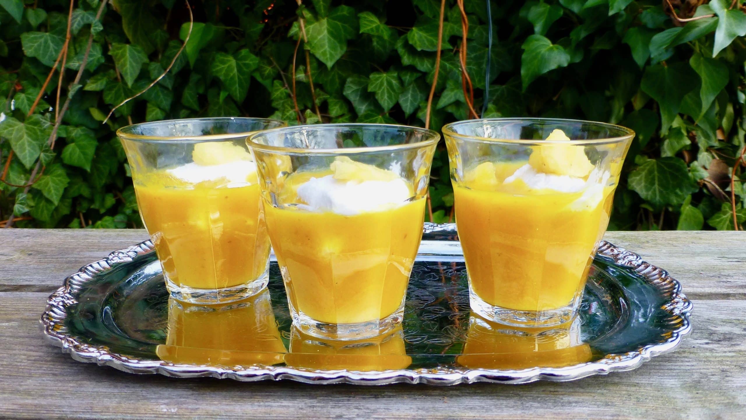 Ananaspuré med gelatin, gurkmeja och ingefära