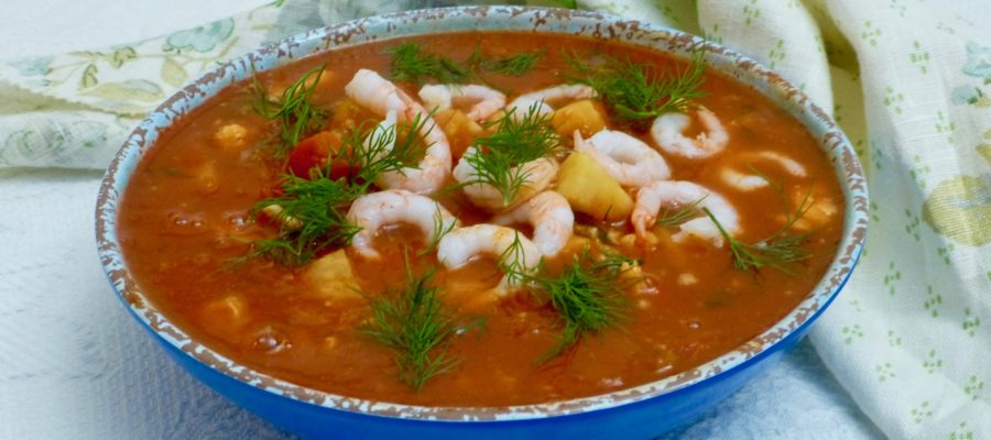 Fisksoppa med räkor och tomat