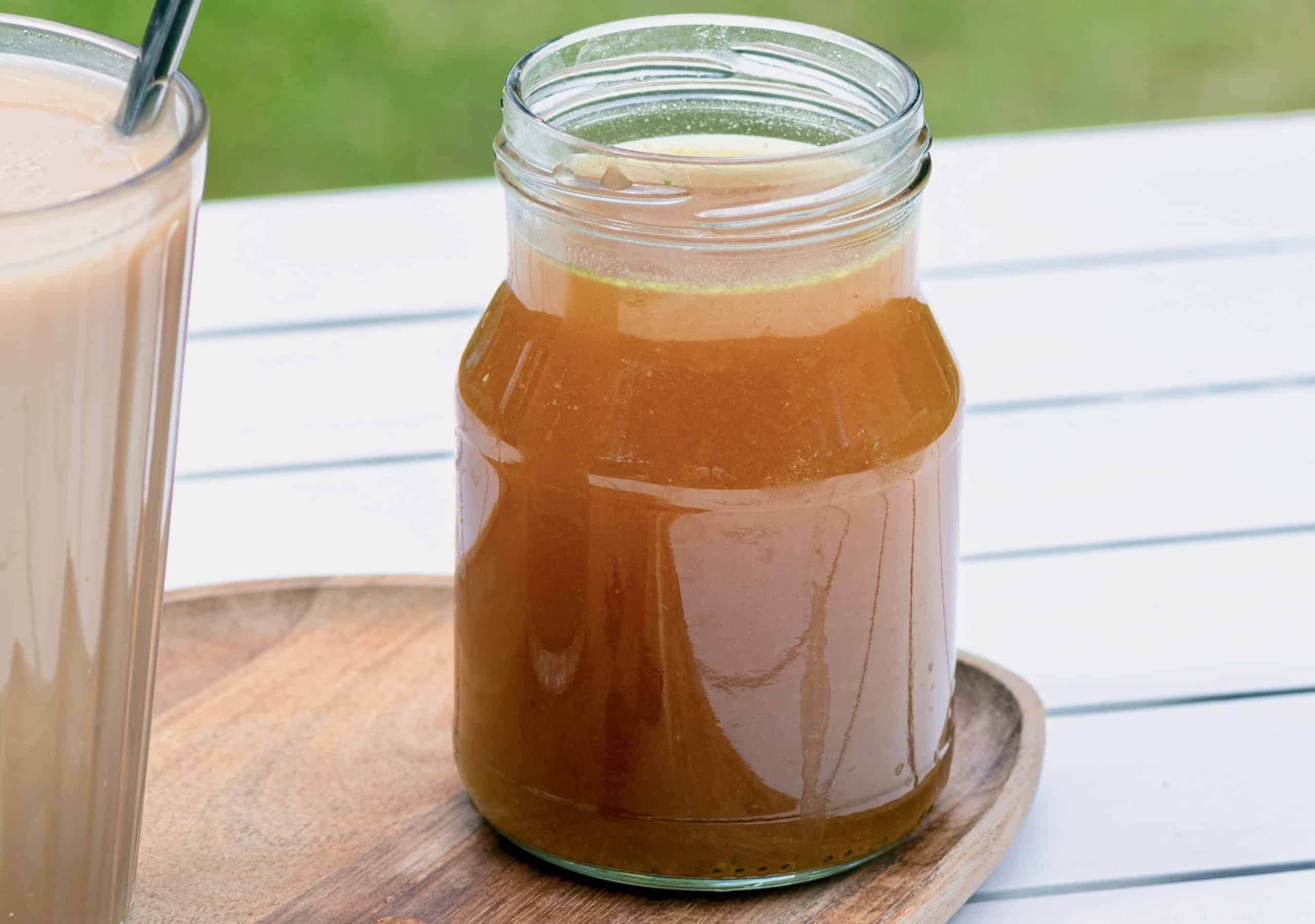 Enkel benbuljong på kycklingskrov