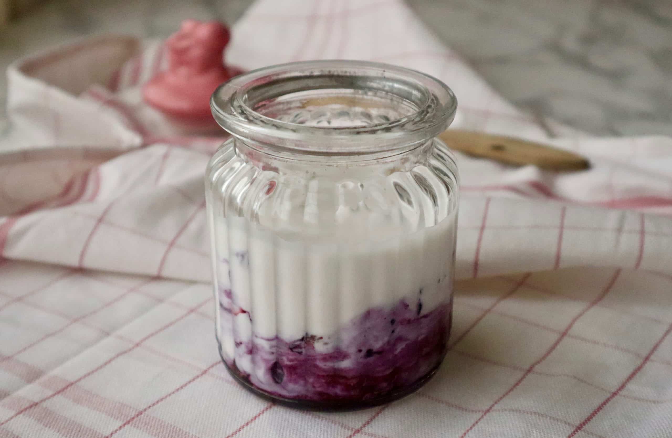 Kokosyoghurt med blåbär och citron