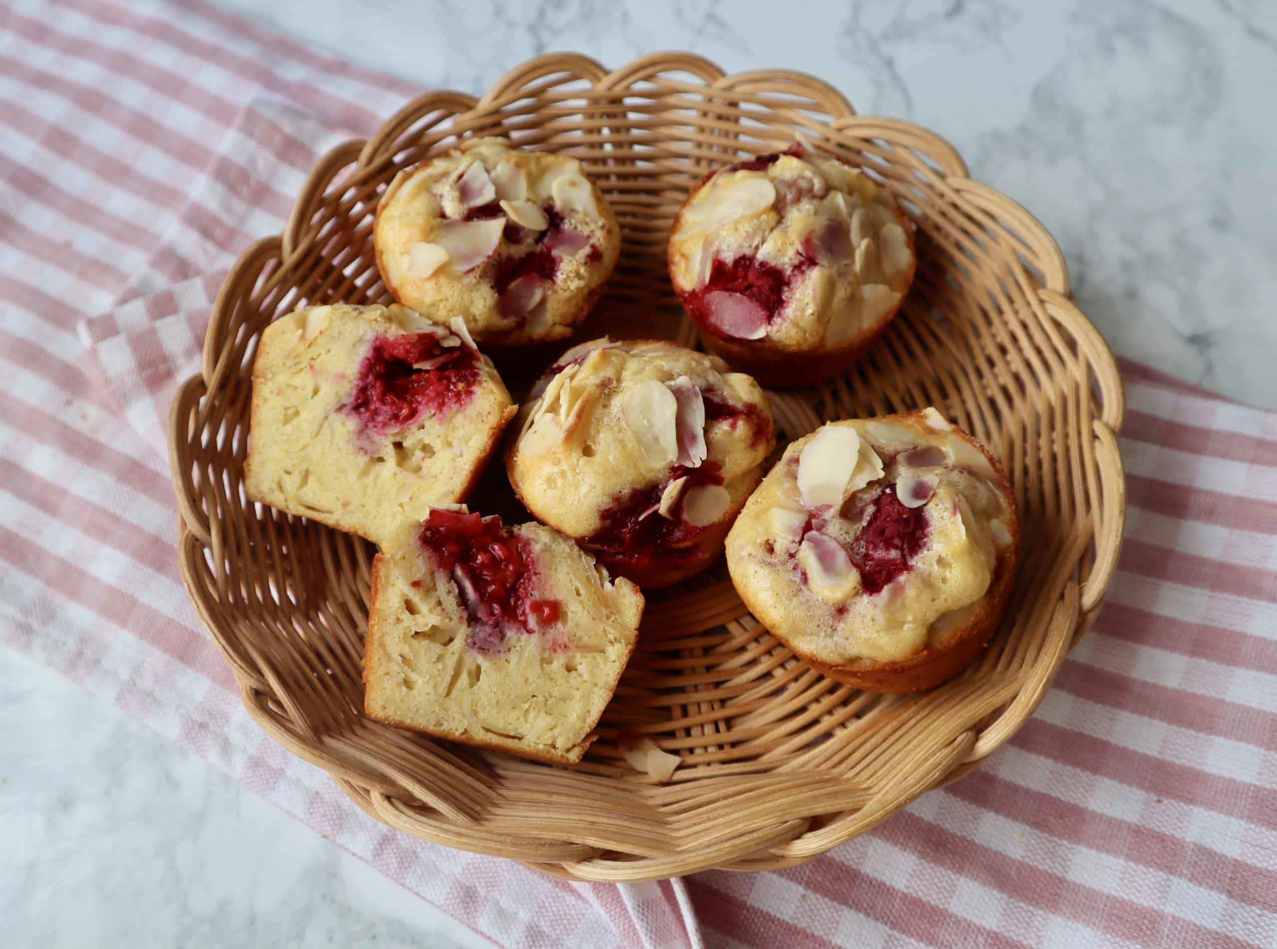 Muffins med hallon och mandelspån (Paleo)