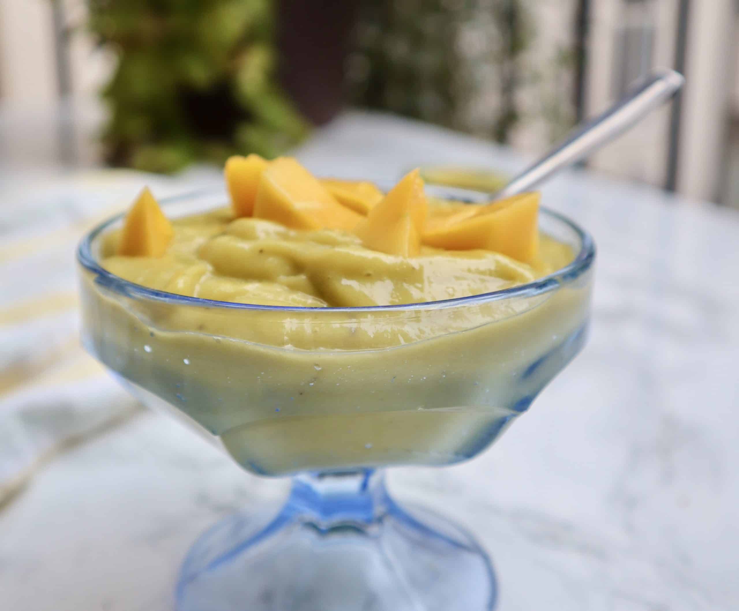 Fruktyoghurt med mango, banan, avokado och kollagenpulver