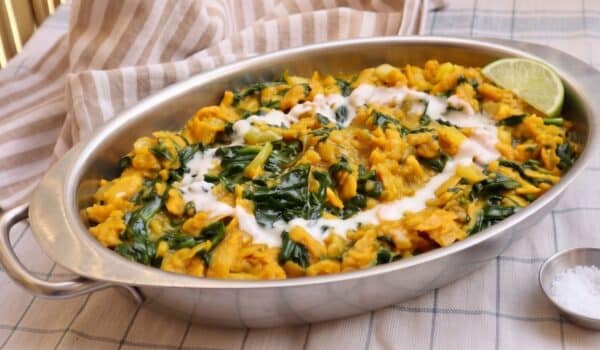 Indisk gryta med spenat och riven sötpotatis (dal palak)