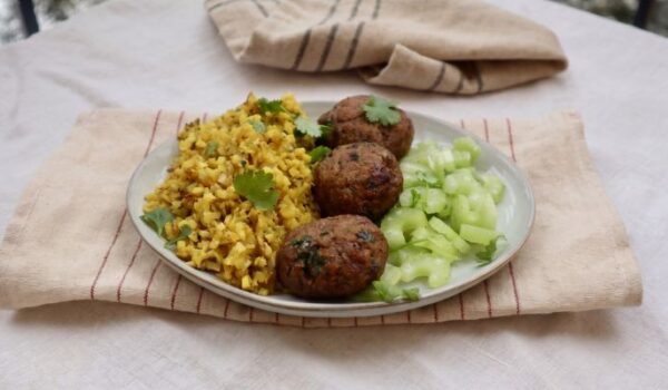 Asiatiska köttbullar med svamp- och blomkålsris