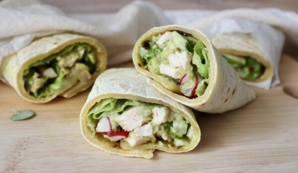 Kycklingwraps med avokado och rädisor