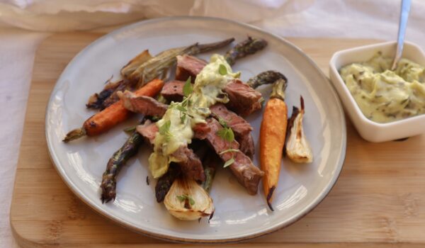 Grillad entrecôte med aip-bearnaise och vårprimörer