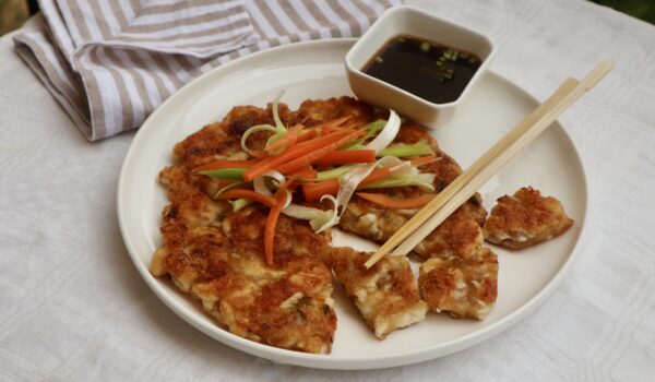 Koreansk kycklingpannkaka med dippsås