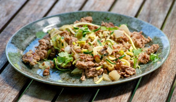 Fräst färs med kokosmjölk, koriander och zucchini