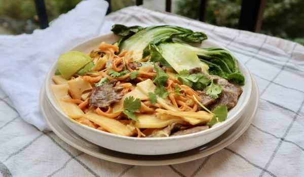 Krämig wow med lövbiff, och krispig pak choi