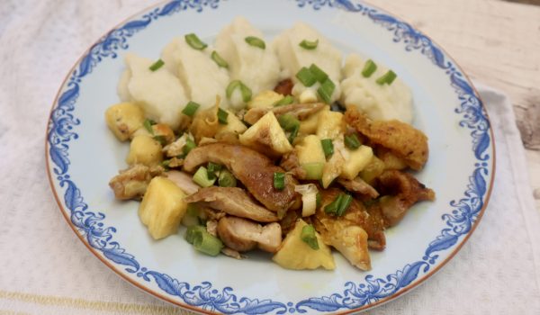 Kyckling med ananas och blomkålsmos