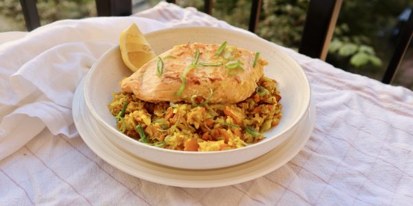 Lax med grönsaksris och ingefära