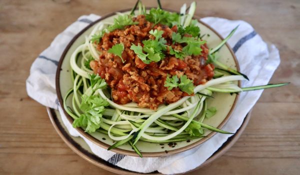 Mustig köttfärtssås med zucchini