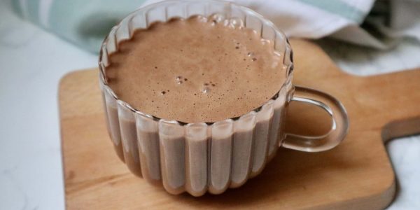 Varm choklad med MCT-olja