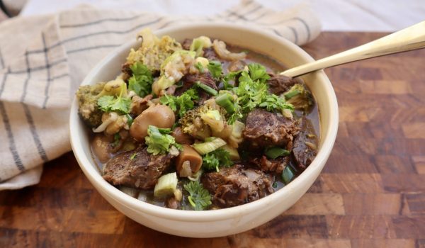 gryta med nötkött och broccoli